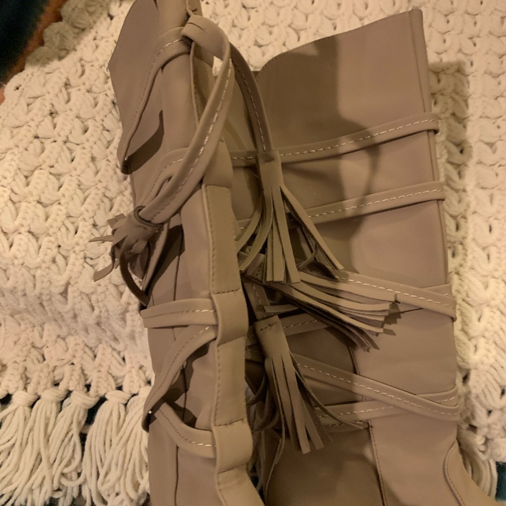Detailed Rocking Boots - Picture 7 of 8